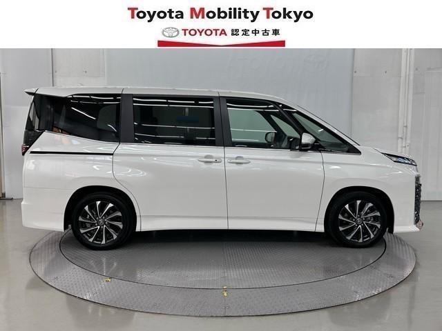 ヴォクシー ハイブリッドＳ－Ｚ　衝突被害軽減ブレーキ　両側パワースライドドア　レンタＵＰ　ＥＴＣ　アクティブクルーズコントロール　メモリーナビ　バックモニター　Ｂｌｕｅｔｏｏｔｈオーディオ　ミュージックプレイヤー接続可　３列シート（5枚目）