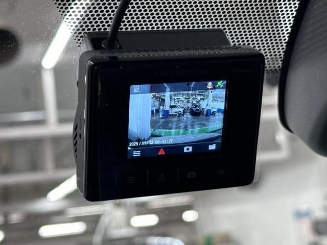 ヴォクシー ハイブリッドＳ－Ｚ　衝突被害軽減ブレーキ　両側パワースライドドア　レンタＵＰ　ＥＴＣ　アクティブクルーズコントロール　メモリーナビ　バックモニター　Ｂｌｕｅｔｏｏｔｈオーディオ　ミュージックプレイヤー接続可　３列シート（14枚目）