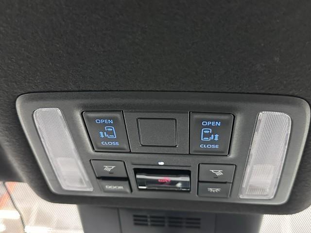 ヴォクシー ハイブリッドＳ－Ｚ　衝突被害軽減ブレーキ　両側パワースライドドア　レンタＵＰ　ＥＴＣ　アクティブクルーズコントロール　メモリーナビ　バックモニター　Ｂｌｕｅｔｏｏｔｈオーディオ　ミュージックプレイヤー接続可　３列シート（17枚目）