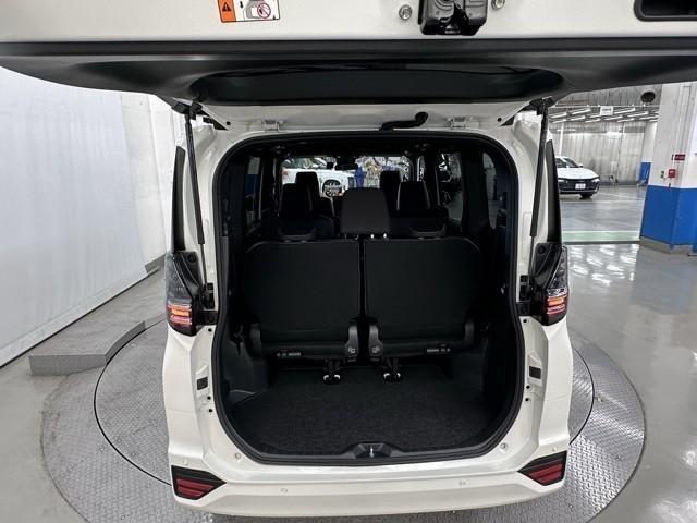 ヴォクシー ハイブリッドＳ－Ｚ　衝突被害軽減ブレーキ　両側パワースライドドア　レンタＵＰ　ＥＴＣ　アクティブクルーズコントロール　メモリーナビ　バックモニター　Ｂｌｕｅｔｏｏｔｈオーディオ　ミュージックプレイヤー接続可　３列シート（20枚目）