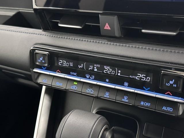 ヴォクシー ハイブリッドＳ－Ｚ　パワーウィンドウ　ＤＶＤ再生機能　インテリキー　横滑防止装置　地デジＴＶ　アクティブクルーズコントロール　フルオートエアコン　リアカメラ　エアバッグ　ＡＢＳ　１００Ｖ充電　ナビＴＶ　ＷＡＣ　キーレス（13枚目）