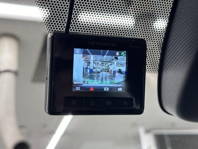 ヴォクシー ハイブリッドＳ－Ｚ　パワーウィンドウ　ＤＶＤ再生機能　インテリキー　横滑防止装置　地デジＴＶ　アクティブクルーズコントロール　フルオートエアコン　リアカメラ　エアバッグ　ＡＢＳ　１００Ｖ充電　ナビＴＶ　ＷＡＣ　キーレス（15枚目）