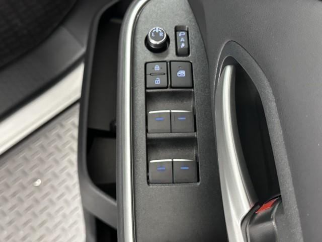 ヴォクシー ハイブリッドＳ－Ｚ　パワーウィンドウ　ＤＶＤ再生機能　インテリキー　横滑防止装置　地デジＴＶ　アクティブクルーズコントロール　フルオートエアコン　リアカメラ　エアバッグ　ＡＢＳ　１００Ｖ充電　ナビＴＶ　ＷＡＣ　キーレス（19枚目）