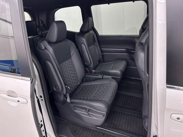 ヴォクシー ハイブリッドＳ－Ｚ　パワーウィンドウ　ＤＶＤ再生機能　インテリキー　横滑防止装置　地デジＴＶ　アクティブクルーズコントロール　フルオートエアコン　リアカメラ　エアバッグ　ＡＢＳ　１００Ｖ充電　ナビＴＶ　ＷＡＣ　キーレス（21枚目）