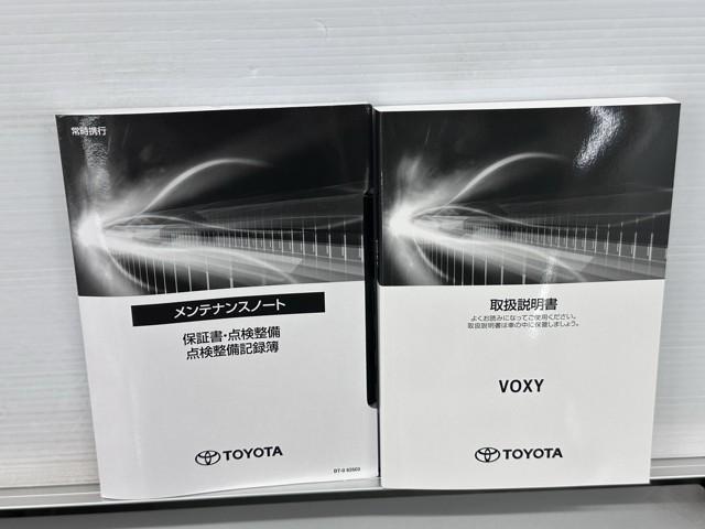 ヴォクシー ハイブリッドＳ－Ｚ　パワーウィンドウ　ＤＶＤ再生機能　インテリキー　横滑防止装置　地デジＴＶ　アクティブクルーズコントロール　フルオートエアコン　リアカメラ　エアバッグ　ＡＢＳ　１００Ｖ充電　ナビＴＶ　ＷＡＣ　キーレス（24枚目）