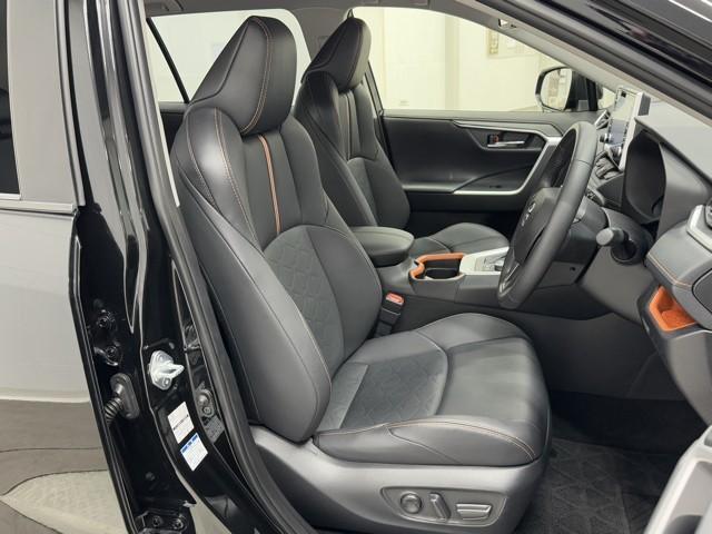 ＲＡＶ４ アドベンチャー　衝突被害軽減ブレーキ　４ＷＤ車　２．０ＥＴＣ　１オーナー　メモリナビ　リヤカメラ　車線逸脱警報装置　記録簿付　ＡＨＢ　クルーズＣ　カーナビ　ＬＥＤライト　イモビ　ＥＳＣ　スマキー　ＰＳ　エアコン（17枚目）