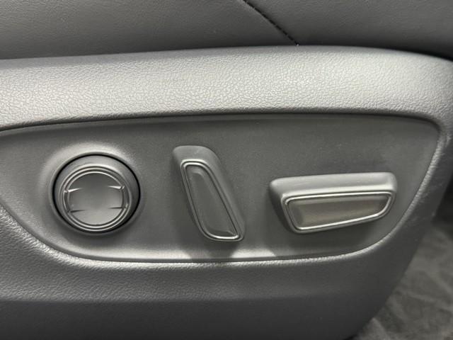 ＲＡＶ４ アドベンチャー　衝突被害軽減ブレーキ　４ＷＤ車　２．０ＥＴＣ　１オーナー　メモリナビ　リヤカメラ　車線逸脱警報装置　記録簿付　ＡＨＢ　クルーズＣ　カーナビ　ＬＥＤライト　イモビ　ＥＳＣ　スマキー　ＰＳ　エアコン（18枚目）