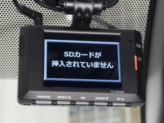 カローラクロス ハイブリッド　Ｚ　衝突被害軽減ブレーキ　４ＷＤ車　全周囲カメラ　ドライブレコーダー　アイドリングストップ　ＡＣ１００　ＥＴＣ車載器　ミュージックプレイヤー接続可　ブルートゥースオーディオ　スマートキー　盗難防止装置（13枚目）
