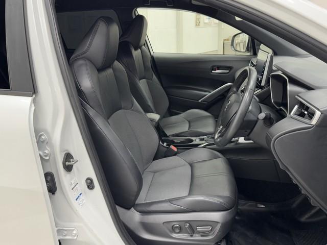 カローラクロス ハイブリッド　Ｚ　衝突被害軽減ブレーキ　４ＷＤ車　全周囲カメラ　ドライブレコーダー　アイドリングストップ　ＡＣ１００　ＥＴＣ車載器　ミュージックプレイヤー接続可　ブルートゥースオーディオ　スマートキー　盗難防止装置（20枚目）