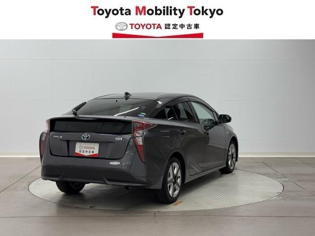 プリウス Ａプレミアム　ツーリングセレクション　衝突被害軽減ブレーキ　本革シート　車検整備付　ＥＴＣ２．０　ドライブレコーダー　シートヒータ　ミュージックプレイヤー接続可　ＤＶＤ　アクティブクルーズコントロール　レーンアシスト　ＬＥＤライト　ＡＢＳ（6枚目）