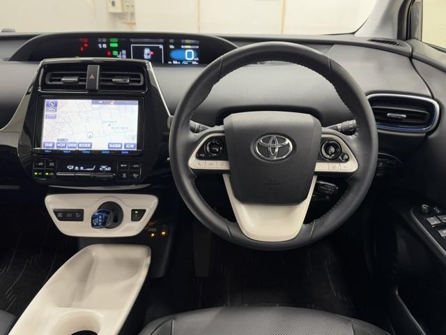 プリウス Ａプレミアム　ツーリングセレクション　衝突被害軽減ブレーキ　本革シート　車検整備付　ＥＴＣ２．０　ドライブレコーダー　シートヒータ　ミュージックプレイヤー接続可　ＤＶＤ　アクティブクルーズコントロール　レーンアシスト　ＬＥＤライト　ＡＢＳ（8枚目）