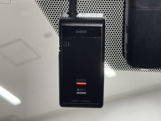 プリウス Ａプレミアム　ツーリングセレクション　衝突被害軽減ブレーキ　本革シート　車検整備付　ＥＴＣ２．０　ドライブレコーダー　シートヒータ　ミュージックプレイヤー接続可　ＤＶＤ　アクティブクルーズコントロール　レーンアシスト　ＬＥＤライト　ＡＢＳ（12枚目）