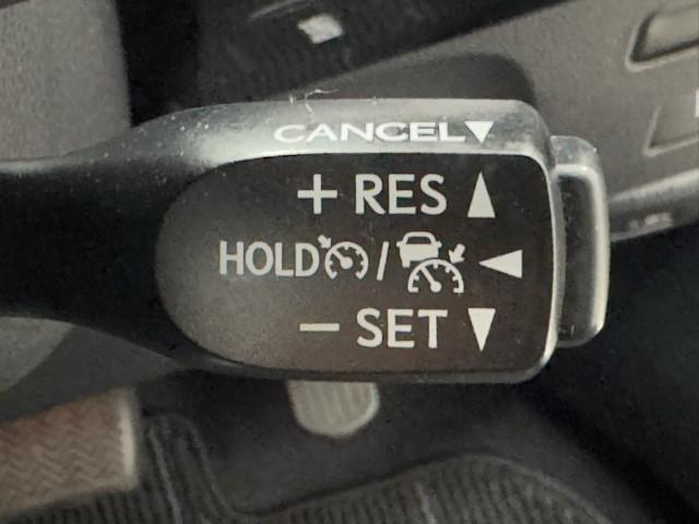 プリウス Ａプレミアム　ツーリングセレクション　衝突被害軽減ブレーキ　本革シート　車検整備付　ＥＴＣ２．０　ドライブレコーダー　シートヒータ　ミュージックプレイヤー接続可　ＤＶＤ　アクティブクルーズコントロール　レーンアシスト　ＬＥＤライト　ＡＢＳ（18枚目）