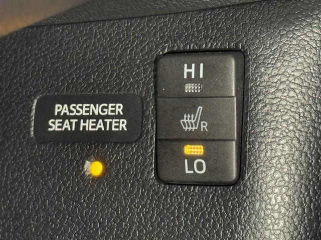 プリウス Ａプレミアム　ツーリングセレクション　衝突被害軽減ブレーキ　本革シート　車検整備付　ＥＴＣ２．０　ドライブレコーダー　シートヒータ　ミュージックプレイヤー接続可　ＤＶＤ　アクティブクルーズコントロール　レーンアシスト　ＬＥＤライト　ＡＢＳ（20枚目）