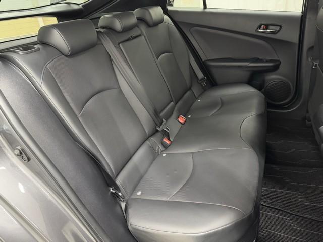 プリウス Ａプレミアム　ツーリングセレクション　衝突被害軽減ブレーキ　本革シート　車検整備付　ＥＴＣ２．０　ドライブレコーダー　シートヒータ　ミュージックプレイヤー接続可　ＤＶＤ　アクティブクルーズコントロール　レーンアシスト　ＬＥＤライト　ＡＢＳ（23枚目）