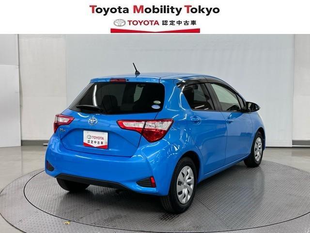 ヴィッツ Ｆ　衝突被害軽減ブレーキ　車検整備付　電格ドアミラー　セキュリティ　衝突被害軽減装置　アイドリングストップ車　パワーウィンドウ　ＵＳＢ　エアコン　横滑り防止装置　キーレスキー　ワンオーナー　ＡＢＳ（5枚目）