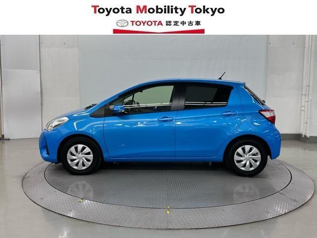 ヴィッツ Ｆ　衝突被害軽減ブレーキ　車検整備付　電格ドアミラー　セキュリティ　衝突被害軽減装置　アイドリングストップ車　パワーウィンドウ　ＵＳＢ　エアコン　横滑り防止装置　キーレスキー　ワンオーナー　ＡＢＳ（6枚目）
