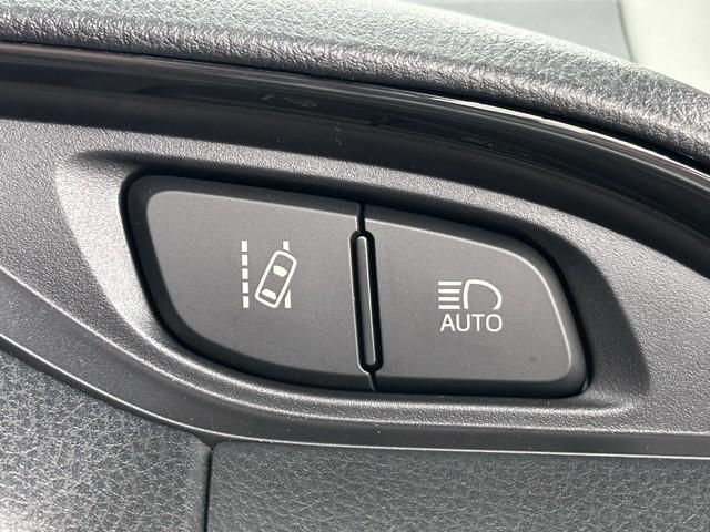 ヴィッツ Ｆ　衝突被害軽減ブレーキ　車検整備付　電格ドアミラー　セキュリティ　衝突被害軽減装置　アイドリングストップ車　パワーウィンドウ　ＵＳＢ　エアコン　横滑り防止装置　キーレスキー　ワンオーナー　ＡＢＳ（13枚目）