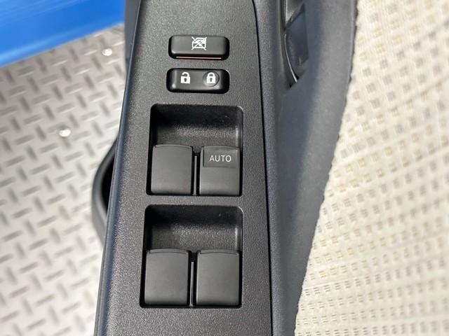 ヴィッツ Ｆ　衝突被害軽減ブレーキ　車検整備付　電格ドアミラー　セキュリティ　衝突被害軽減装置　アイドリングストップ車　パワーウィンドウ　ＵＳＢ　エアコン　横滑り防止装置　キーレスキー　ワンオーナー　ＡＢＳ（15枚目）