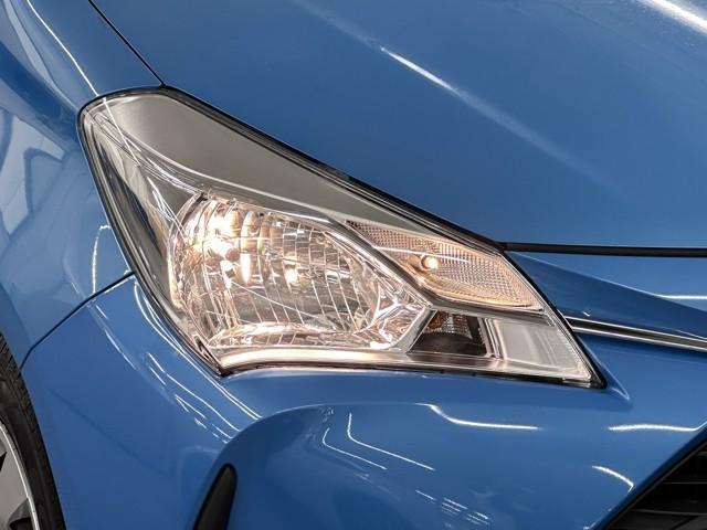 ヴィッツ Ｆ　衝突被害軽減ブレーキ　車検整備付　電格ドアミラー　セキュリティ　衝突被害軽減装置　アイドリングストップ車　パワーウィンドウ　ＵＳＢ　エアコン　横滑り防止装置　キーレスキー　ワンオーナー　ＡＢＳ（20枚目）