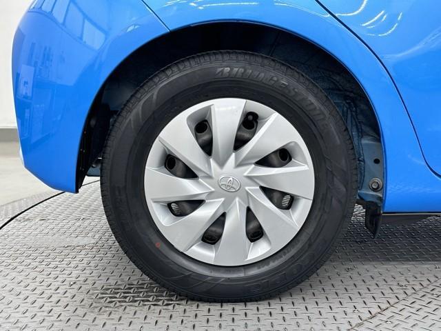 ヴィッツ Ｆ　衝突被害軽減ブレーキ　車検整備付　電格ドアミラー　セキュリティ　衝突被害軽減装置　アイドリングストップ車　パワーウィンドウ　ＵＳＢ　エアコン　横滑り防止装置　キーレスキー　ワンオーナー　ＡＢＳ（22枚目）