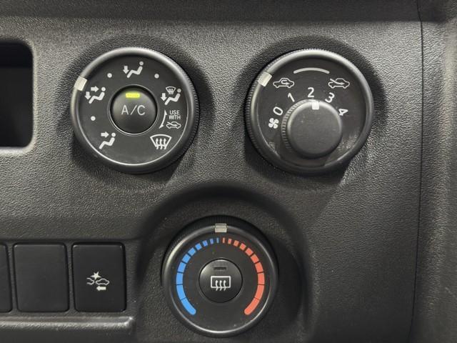 ハイエースバン ＤＸ　ＧＬパッケージ　衝突被害軽減ブレーキ　車検整備付　前後ドライブレコーダー　ＥＴＣ２．０　オートマチックハイビーム　オートエアコン　コーナーセンサー　ＡＵＸ入力　盗難防止装置　ＡＣ１００Ｖ　ナビＴＶ　バックモニター（14枚目）