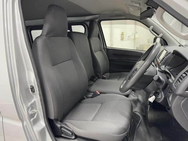 ハイエースバン ＤＸ　ＧＬパッケージ　衝突被害軽減ブレーキ　車検整備付　前後ドライブレコーダー　ＥＴＣ２．０　オートマチックハイビーム　オートエアコン　コーナーセンサー　ＡＵＸ入力　盗難防止装置　ＡＣ１００Ｖ　ナビＴＶ　バックモニター（18枚目）