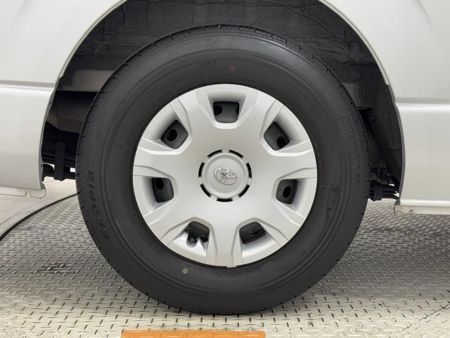 ハイエースバン ＤＸ　ＧＬパッケージ　衝突被害軽減ブレーキ　車検整備付　前後ドライブレコーダー　ＥＴＣ２．０　オートマチックハイビーム　オートエアコン　コーナーセンサー　ＡＵＸ入力　盗難防止装置　ＡＣ１００Ｖ　ナビＴＶ　バックモニター（22枚目）