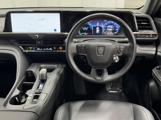 クラウンクロスオーバー Ｇアドバンスド・レザーパッケージ　衝突被害軽減ブレーキ　車検整備付　本革エアシート　全周囲カメラ　本革エアシート　４ＷＤ　ＥＴＣ２．０　Ｂｌｕｅｔｏｏｔｈ　ＡＣ１００　パワーバックドア　ドライブレコーダー　ＬＥＤヘッドライト　ＡＢＳ（7枚目）