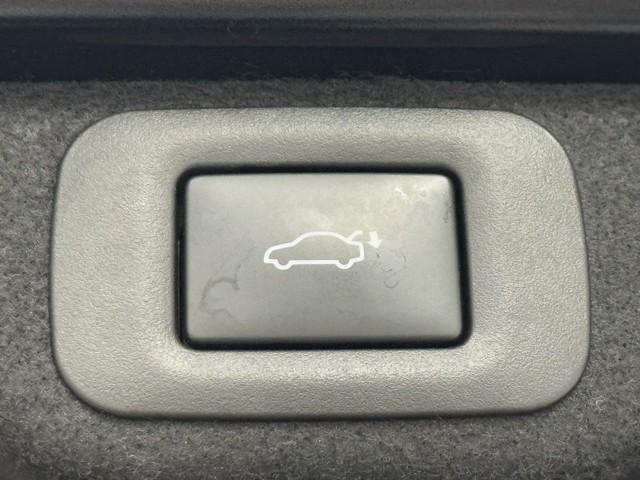 クラウンクロスオーバー Ｇアドバンスド・レザーパッケージ　衝突被害軽減ブレーキ　車検整備付　本革エアシート　全周囲カメラ　本革エアシート　４ＷＤ　ＥＴＣ２．０　Ｂｌｕｅｔｏｏｔｈ　ＡＣ１００　パワーバックドア　ドライブレコーダー　ＬＥＤヘッドライト　ＡＢＳ（20枚目）