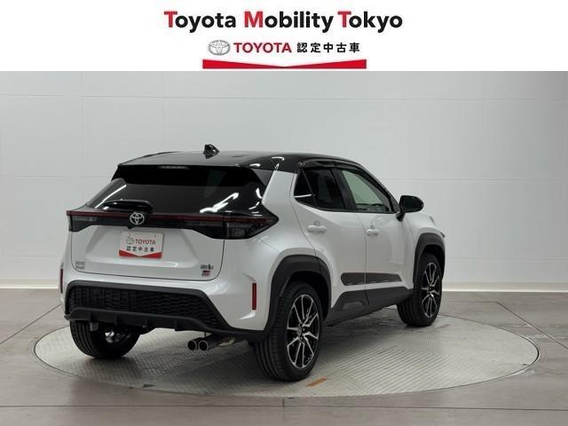 ヤリスクロス ハイブリッド　ＧＲスポーツ　衝突被害軽減ブレーキ　寒冷地仕様　ＴＲＤマフラー　ＧＲフロントバンパーガーニッシュ　オートクルーズコントロール　Ｂｌｕｅｔｏｏｔｈオーディオ　ミュージックプレイヤー接続可　メモリーナビ　バックモニター（5枚目）