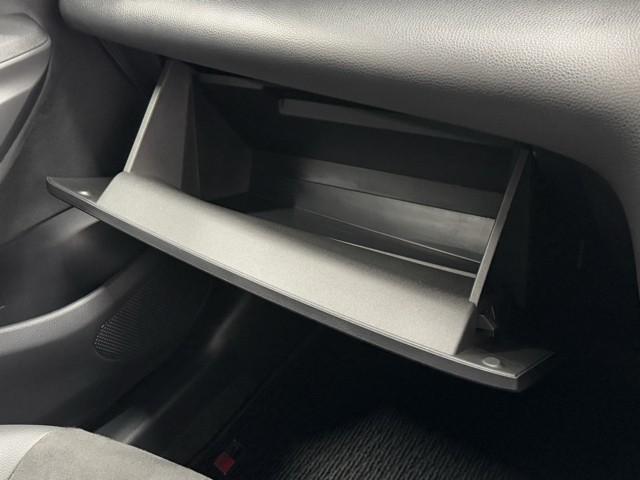 ヤリスクロス ハイブリッド　ＧＲスポーツ　衝突被害軽減ブレーキ　寒冷地仕様　ＴＲＤマフラー　ＧＲフロントバンパーガーニッシュ　オートクルーズコントロール　Ｂｌｕｅｔｏｏｔｈオーディオ　ミュージックプレイヤー接続可　メモリーナビ　バックモニター（12枚目）