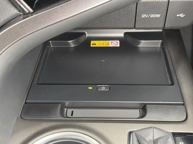 カムリ WSレザーパッケージ 衝突被害軽減ブレーキ 車検整備付 全周囲カメラ ETC2.0 本革シート 寒冷地仕様 4WD 前後ドライブレコーダー クリアランスソナー 100V電源 オートクルーズコントロール アイドリングストップ(17枚目)