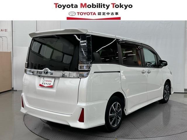 ヴォクシー ＺＳ　煌ＩＩＩ　プリクラッシュ　スマートキ　アイスト　ＤＶＤ再生機能　記録簿付き　横滑り防止装置　ナビＴＶ　アルミ　三列シート　ＷＡＣ　盗難防止　オートエアコン　キーレス　ＥＴＣ装備　パワステ　メモリナビ　クルコン（5枚目）