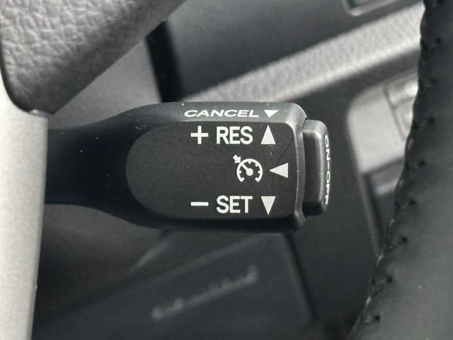 ヴォクシー ＺＳ　煌ＩＩＩ　プリクラッシュ　スマートキ　アイスト　ＤＶＤ再生機能　記録簿付き　横滑り防止装置　ナビＴＶ　アルミ　三列シート　ＷＡＣ　盗難防止　オートエアコン　キーレス　ＥＴＣ装備　パワステ　メモリナビ　クルコン（17枚目）