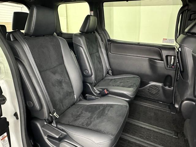 ヴォクシー ＺＳ　煌ＩＩＩ　プリクラッシュ　スマートキ　アイスト　ＤＶＤ再生機能　記録簿付き　横滑り防止装置　ナビＴＶ　アルミ　三列シート　ＷＡＣ　盗難防止　オートエアコン　キーレス　ＥＴＣ装備　パワステ　メモリナビ　クルコン（20枚目）