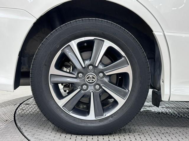 ヴォクシー ＺＳ　煌ＩＩＩ　プリクラッシュ　スマートキ　アイスト　ＤＶＤ再生機能　記録簿付き　横滑り防止装置　ナビＴＶ　アルミ　三列シート　ＷＡＣ　盗難防止　オートエアコン　キーレス　ＥＴＣ装備　パワステ　メモリナビ　クルコン（22枚目）