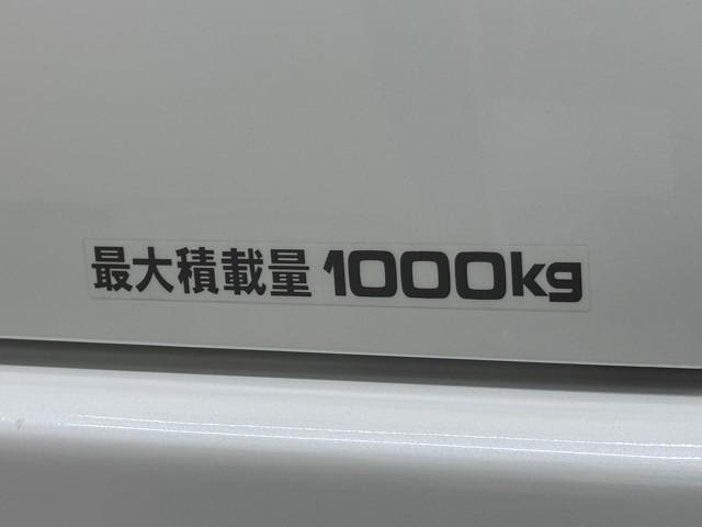 ハイエースバン スーパーGL ダークプライムII AC 助手席エアバック 地デジ 盗難防止システム ドライブレコーダ 4WD車 ETC付き DVD LEDヘッドランプ エアB ナビ&TV ミュージックプレイヤー接続可 メモリーナビ 横滑り防止 記録簿(22枚目)
