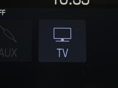 ＴＶが見れるチューナーを装備しています。　新しい車でも付いていないことで、ＴＶが見れない事も多々あるので要チェックです。 7