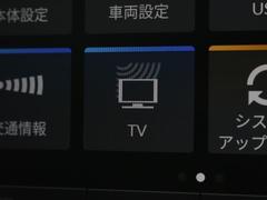 ＴＶが見れるチューナーを装備しています。　新しい車でも付いていないことで、ＴＶが見れない事も多々あるので要チェックです。 7