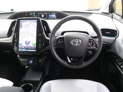 センターメーターです。メーターがセンターに有ると運転時、メーターへの視線移動が少なく済むので見易いですよ。 4