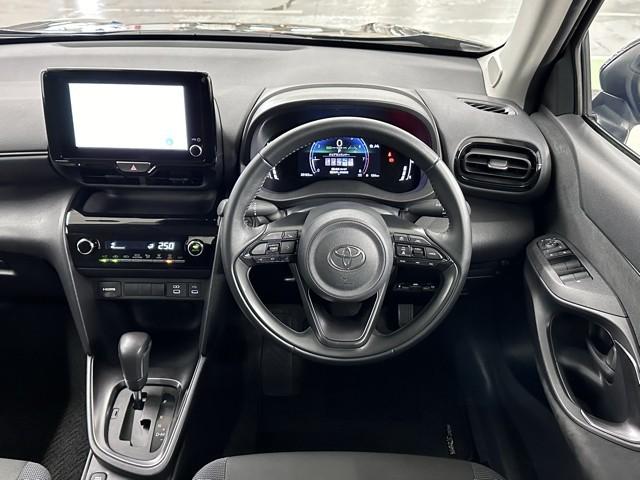 ヤリスクロス Ｇ　ＥＴＣ装備　リヤカメラ　点検記録簿　スマートエントリー　イモビライザー　オートエアコン　アルミホイール　キーレス　パワーウィンドウ　クルコン　ＡＢＳ　ドライブレコーダー　エアバッグ　パワーステアリング（4枚目）