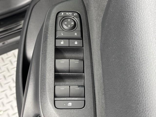 ヤリスクロス Ｇ　ＥＴＣ装備　リヤカメラ　点検記録簿　スマートエントリー　イモビライザー　オートエアコン　アルミホイール　キーレス　パワーウィンドウ　クルコン　ＡＢＳ　ドライブレコーダー　エアバッグ　パワーステアリング（9枚目）