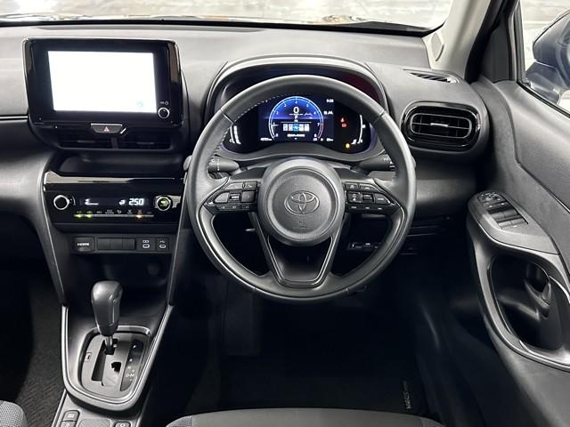 ヤリスクロス Ｇ　ＥＴＣ装備　リヤカメラ　点検記録簿　スマートエントリー　イモビライザー　オートエアコン　アルミホイール　キーレス　パワーウィンドウ　クルコン　ＡＢＳ　ドライブレコーダー　エアバッグ　パワーステアリング（4枚目）