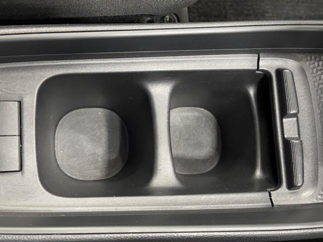 アクア Ｂ　ＡＣ１００Ｖ　エアコン　前席パワーウィンドウ　ＥＳＣ　オートクルーズコントロール　ＬＥＤライト　エアバッグ　パワステ　アイドリングストップ　記録簿　ミュージックプレイヤー接続可　ＥＴＣ　Ｂカメラ（8枚目）