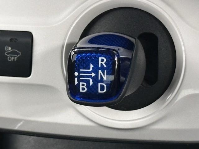 プリウス Ａ　ムーンルーフ　衝突軽減ブレーキシステム　Ｂモニタ　記録簿有　ＬＥＤヘッド　クルーズコントロール　セキュリティー　スマートキー　パワーステアリング　Ｉストップ　ドライブレコーダー　ＥＴＣ　１オーナー（11枚目）