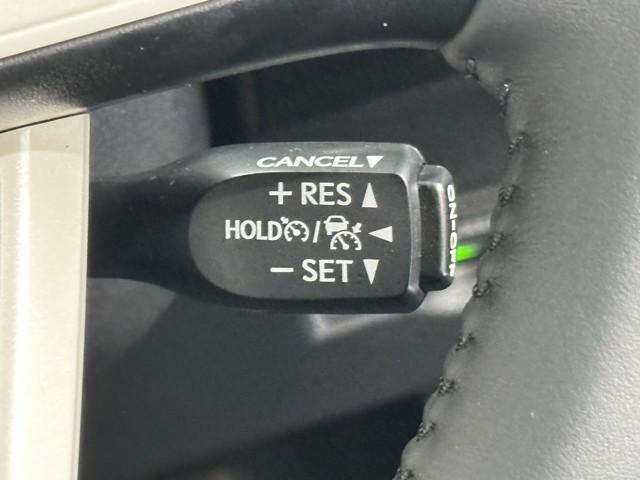 プリウス Ａ　ムーンルーフ　衝突軽減ブレーキシステム　Ｂモニタ　記録簿有　ＬＥＤヘッド　クルーズコントロール　セキュリティー　スマートキー　パワーステアリング　Ｉストップ　ドライブレコーダー　ＥＴＣ　１オーナー（14枚目）