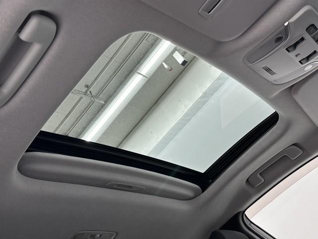 プリウス Ａ　ムーンルーフ　衝突軽減ブレーキシステム　Ｂモニタ　記録簿有　ＬＥＤヘッド　クルーズコントロール　セキュリティー　スマートキー　パワーステアリング　Ｉストップ　ドライブレコーダー　ＥＴＣ　１オーナー（15枚目）