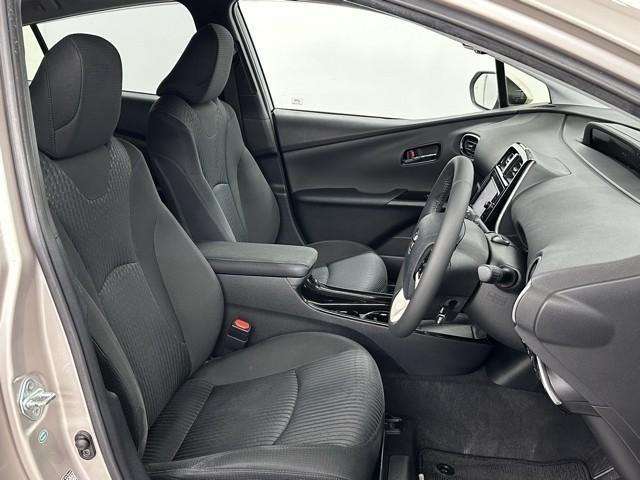 プリウス Ａ　ムーンルーフ　衝突軽減ブレーキシステム　Ｂモニタ　記録簿有　ＬＥＤヘッド　クルーズコントロール　セキュリティー　スマートキー　パワーステアリング　Ｉストップ　ドライブレコーダー　ＥＴＣ　１オーナー（16枚目）