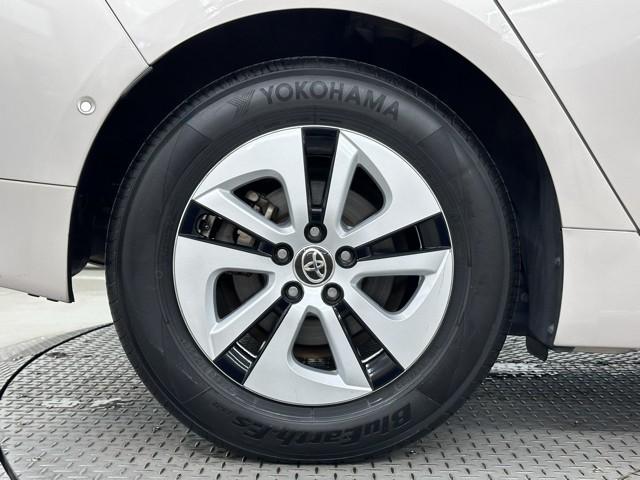 プリウス Ａ　ムーンルーフ　衝突軽減ブレーキシステム　Ｂモニタ　記録簿有　ＬＥＤヘッド　クルーズコントロール　セキュリティー　スマートキー　パワーステアリング　Ｉストップ　ドライブレコーダー　ＥＴＣ　１オーナー（19枚目）